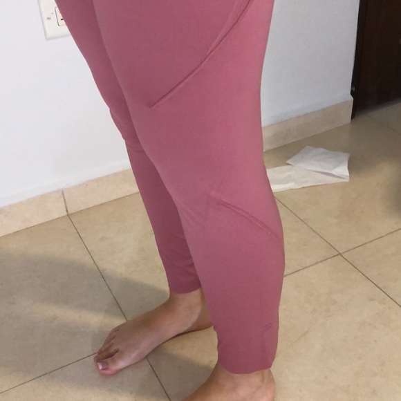 All in motion High rise leggin.   Size 7/8. Or Large - Picture 5 of 8